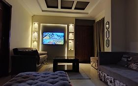 Luxurious Upscale 2Br With Backup Ups Acs And Wifi